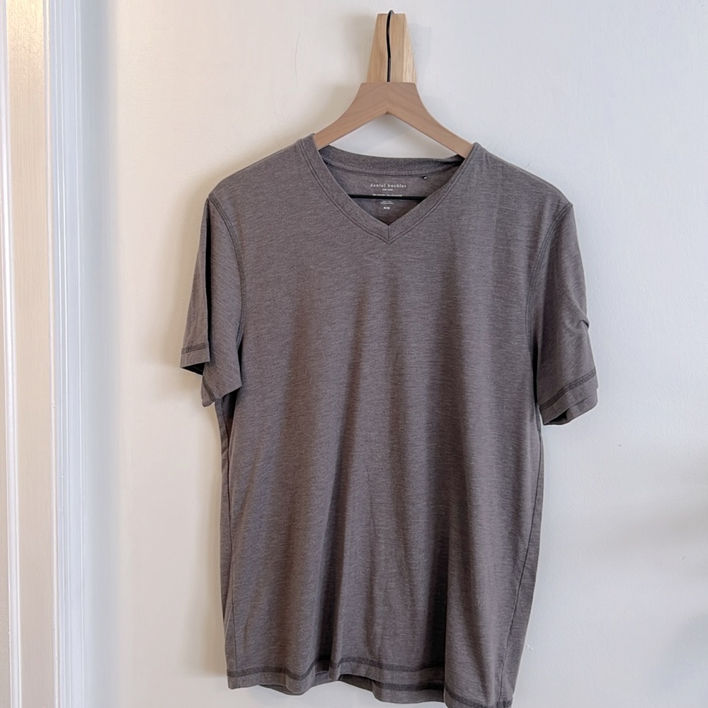 Daniel Buchler Gray Fitted Men’s V-Neck Short Sleeve Shirt - Size Medium